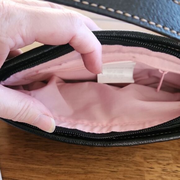 Liz Claiborne Black Basketweave Woven Clutch Wristlet - Picture 4 of 6